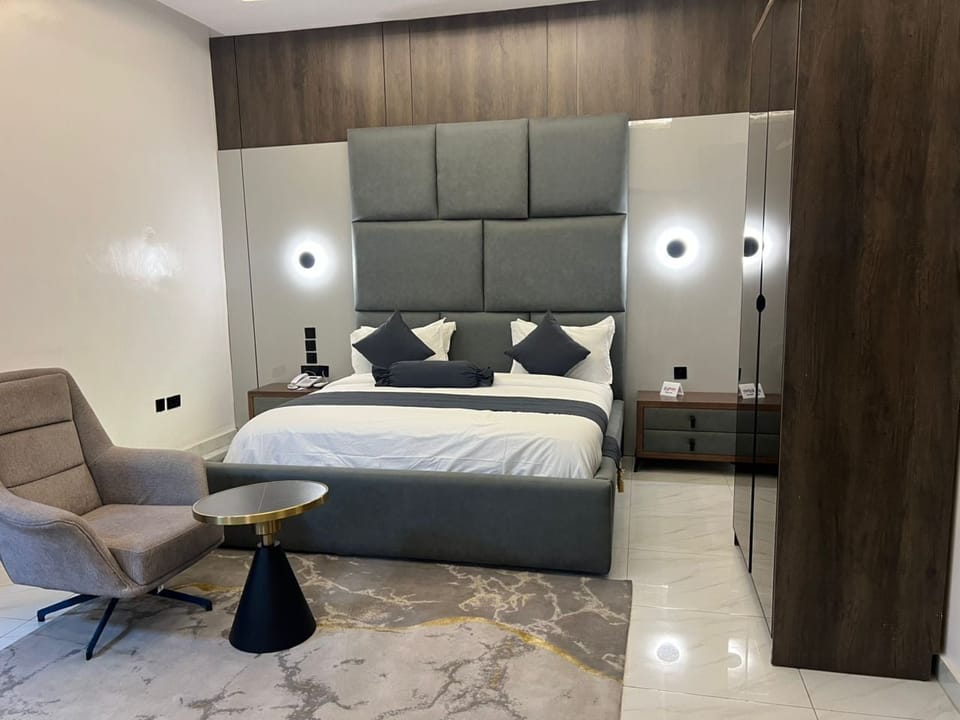 Suite, City View | Laptop workspace, soundproofing, free WiFi, bed sheets