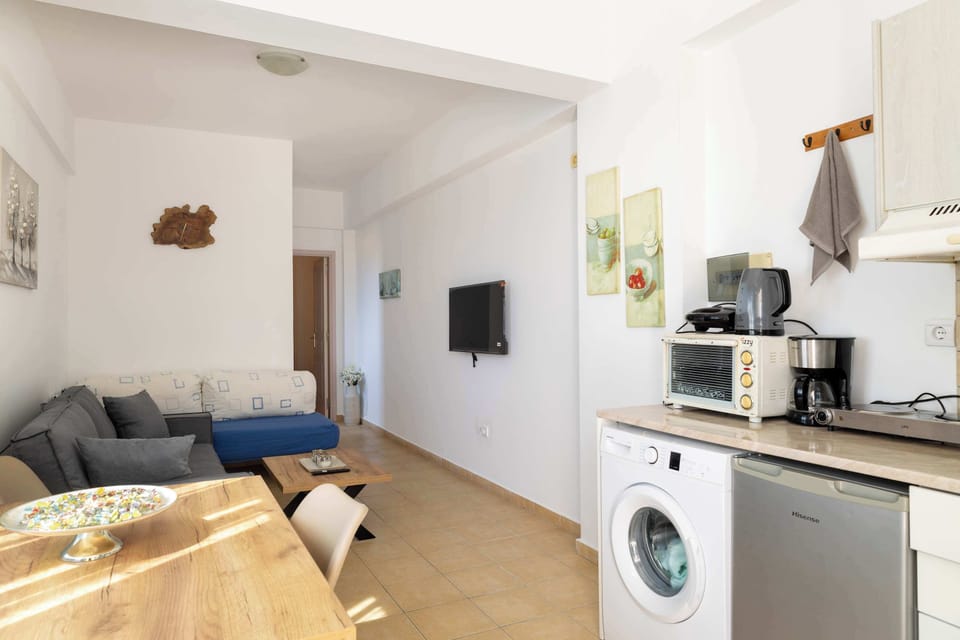 Fully equipped kitchen and lounge area for a comfortable stay