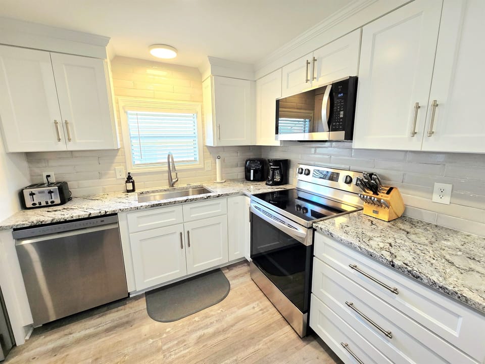 Kitchen with Dishwasher & Microwave
