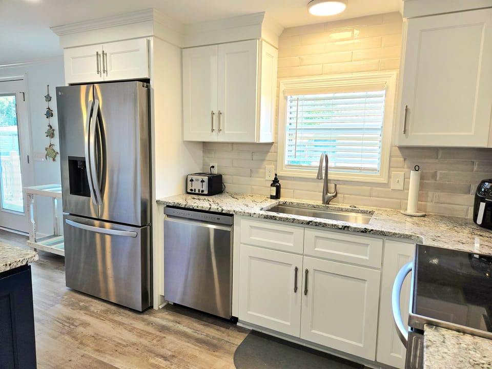 French Door refrigerator w/ ice maker