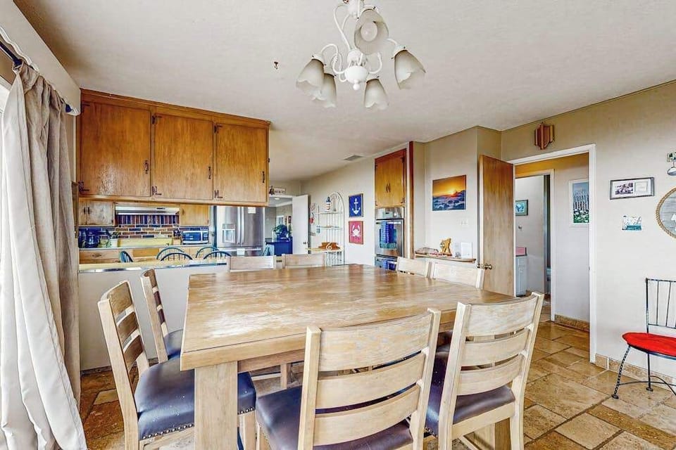 Share a home-cooked Sonoma feast at the farmhouse dining table with seating for six, steps from your full kitchen.