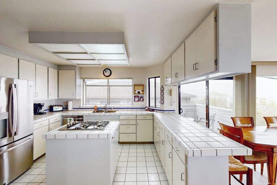 Channel your inner chef in this fully equipped kitchen with gas cooktop, generous tiled counters, and an island perfect for prepping your Bodega Bay feast