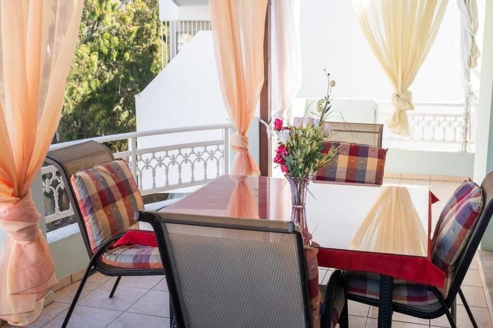 House, Balcony, Garden View | Outdoor dining