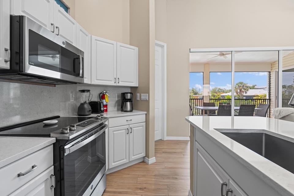 House, Multiple Beds (The Oasis) | Private kitchen