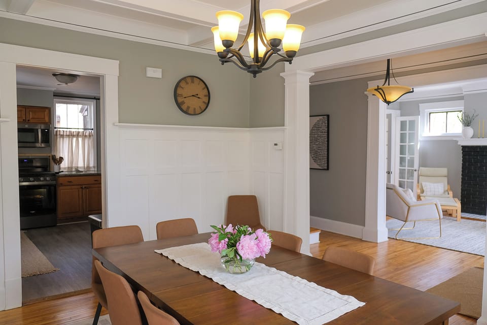 Surrounded by windows, this space is filled with soft natural light throughout the day.