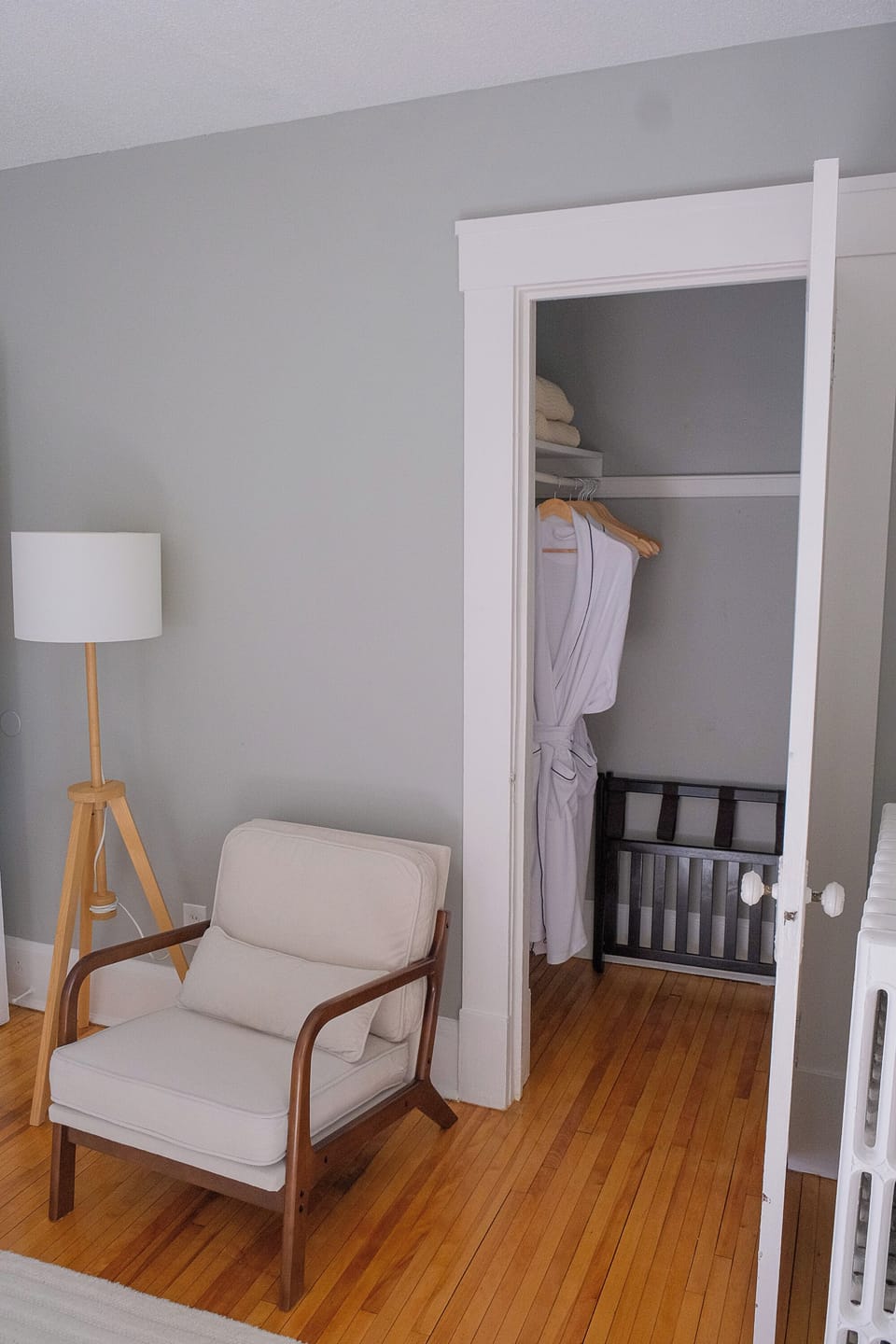 Thoughtful details and soft tones bring a relaxed, hygge-inspired atmosphere.