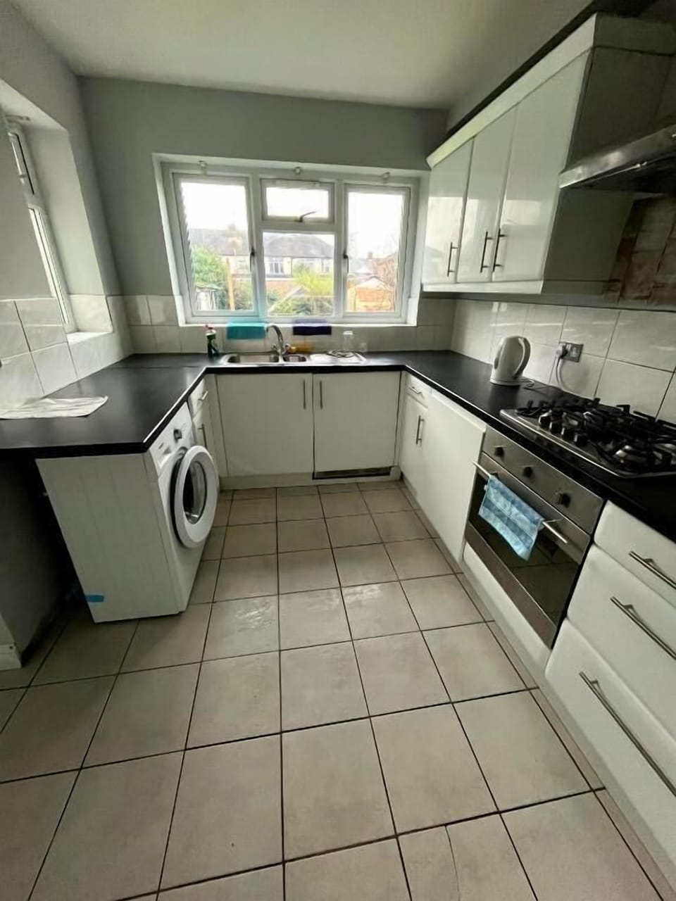 Family Double Room | Private kitchen | Shared fridge, microwave