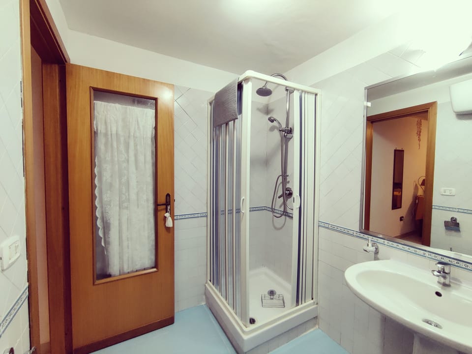 Family Room | Bathroom