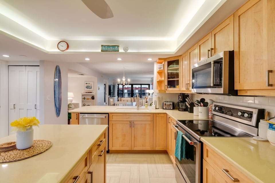 Large kitchen with essentials 
