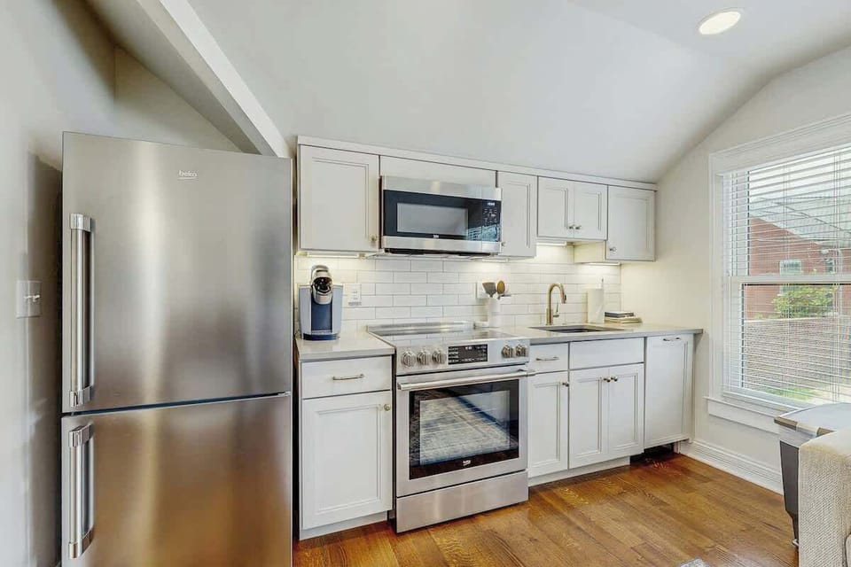 Whip up culinary delights in this radiant, well-equipped kitchen!
