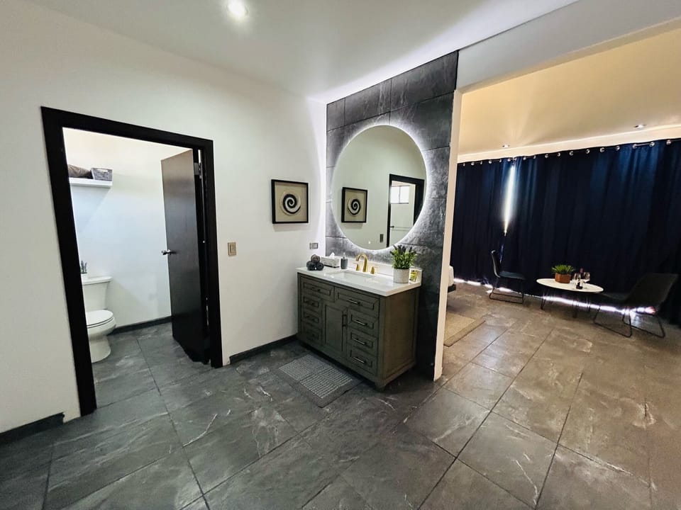 Deluxe Suite, Garden View | Bathroom