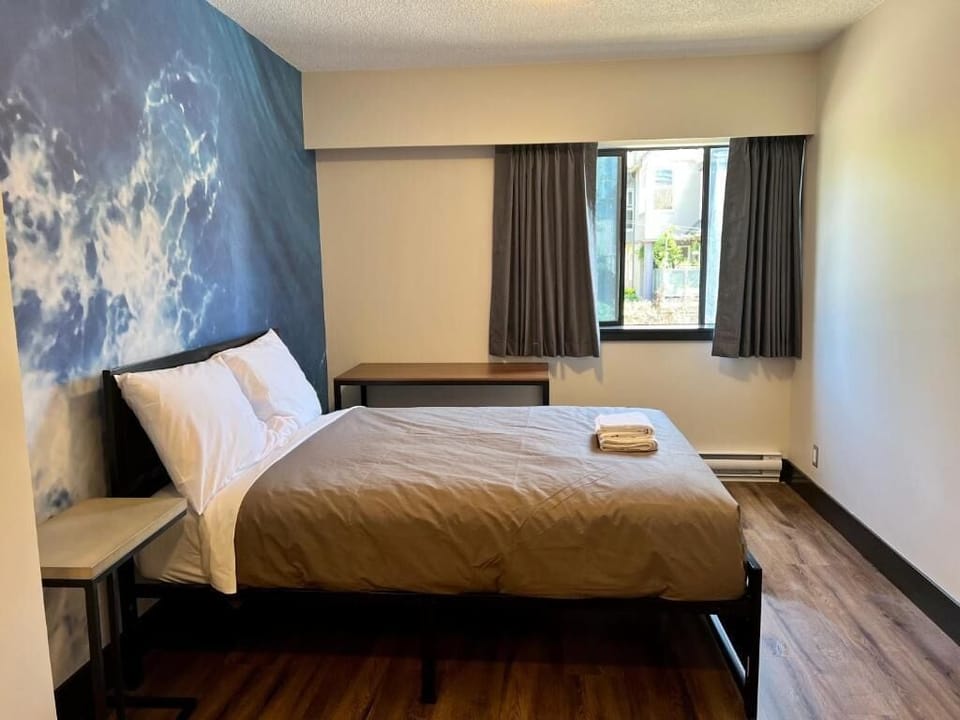 Double Room, Shared Bathroom | WiFi (free), bed sheets