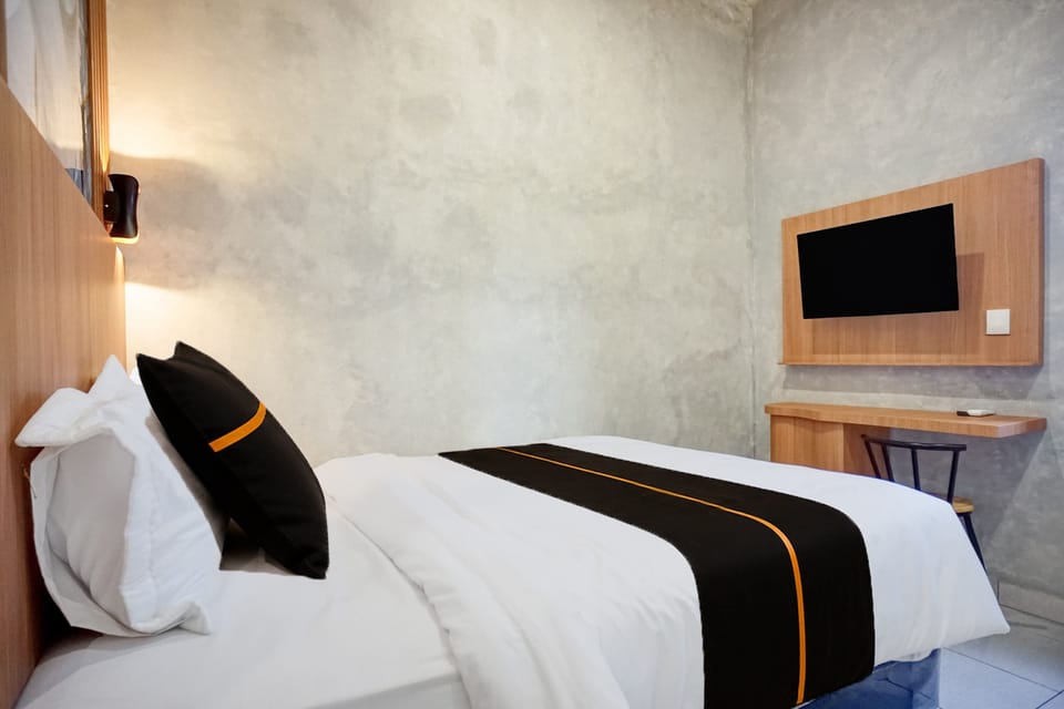 Standard Double Room | WiFi (free), bed sheets