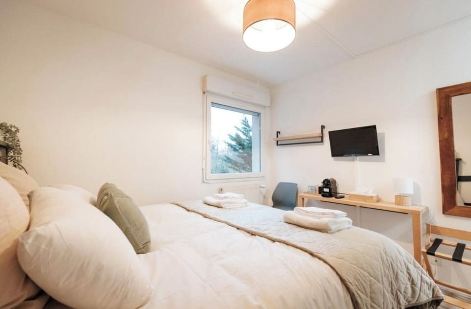 Double Room, Mountain View | Desk, laptop workspace, free WiFi