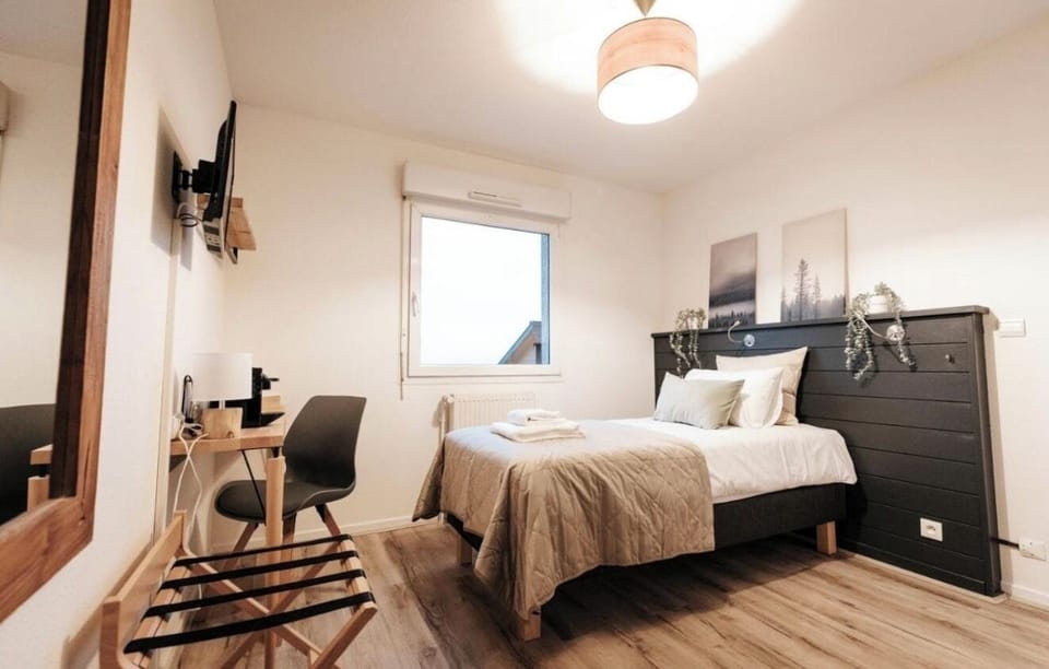 Double Room, Mountain View | Desk, laptop workspace, free WiFi