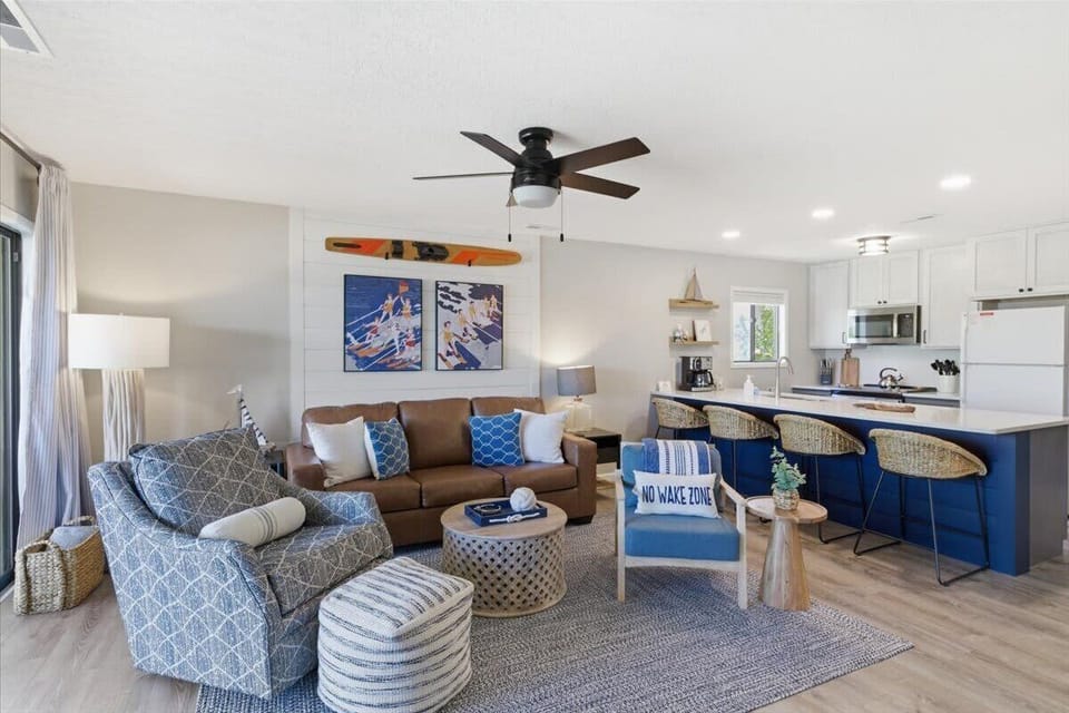 Condo, Multiple Beds, Balcony (2500 Baypoint Ln 135) | Living area