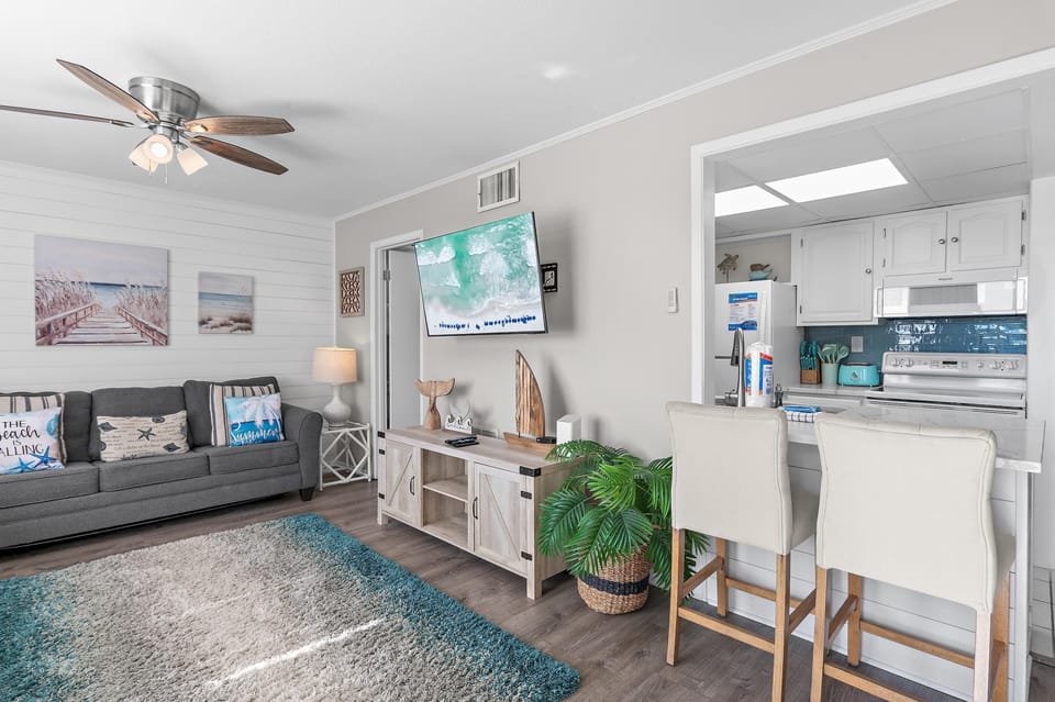 Condo, 1 Queen Bed with Sofa bed (Sandpiper Cove 2016) | Living area
