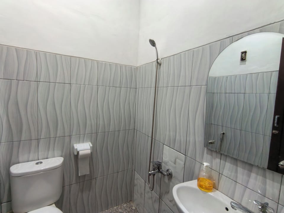 Family Studio | Bathroom | Shower