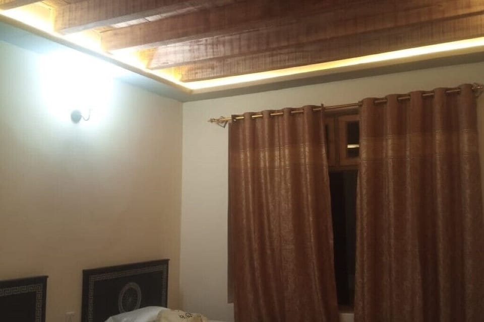 Deluxe Double Room, Mountain View | Soundproofing, iron/ironing board (on request), WiFi (free)