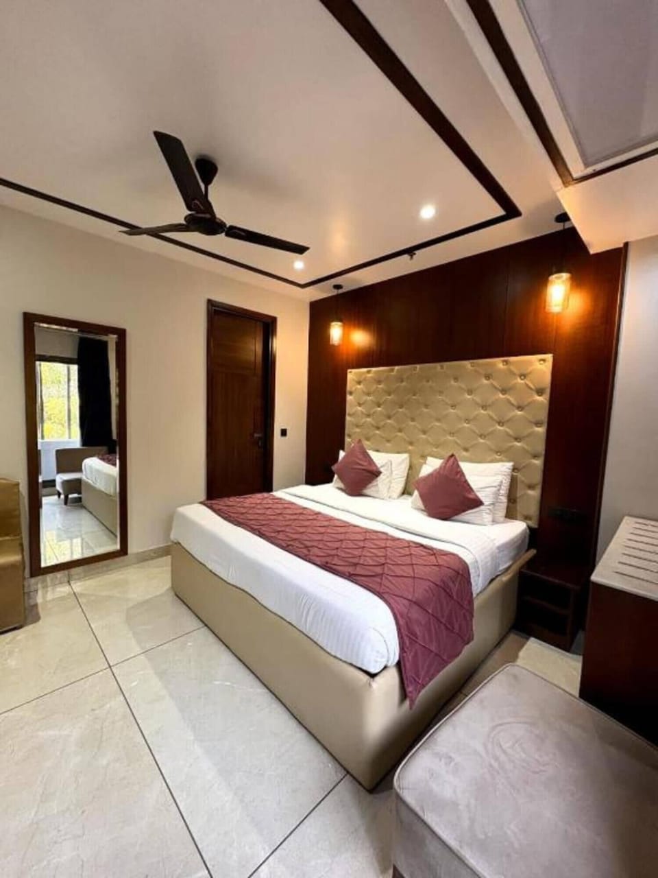 In-room safe, desk, laptop workspace, soundproofing