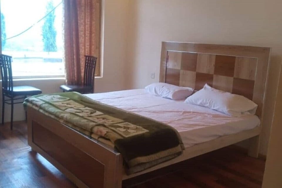 Deluxe Double Room, Mountain View | Soundproofing, iron/ironing board (on request), WiFi (free)