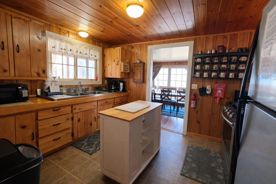 Fully equipped kitchen in this Maine vacation rental near Greenville