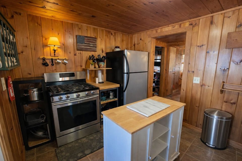 A welcoming home base for exploring the Moosehead Lake area