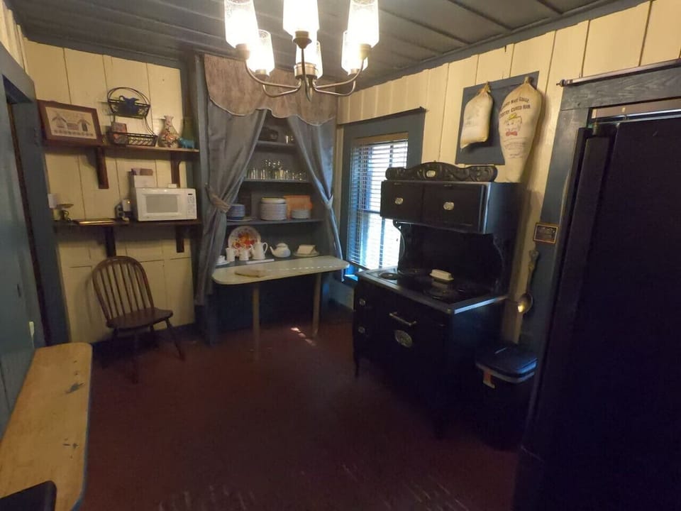 Kitchenette | Vintage Stove | Functional Space