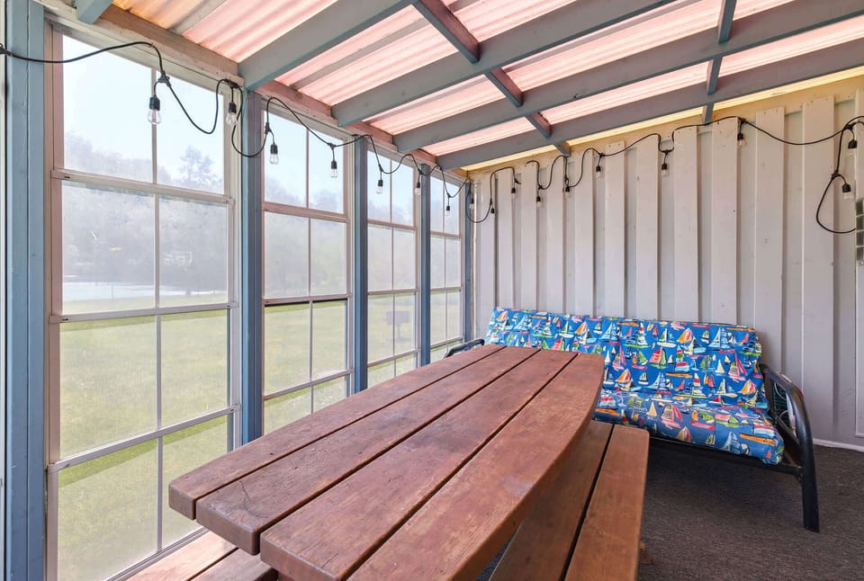 The kind of porch where breakfast turns into afternoon conversations.