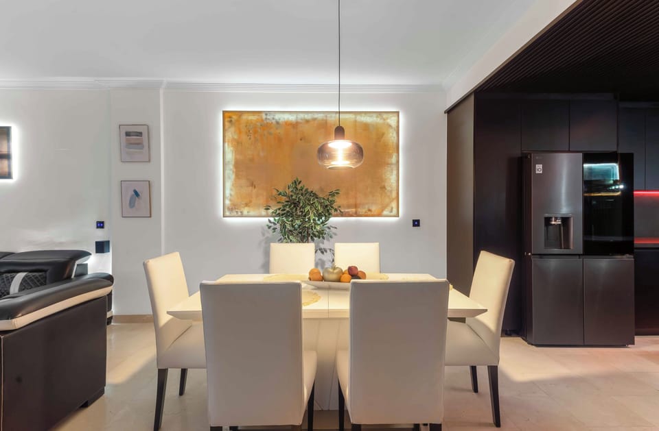 Luxury Apartment, Beach View | Dining