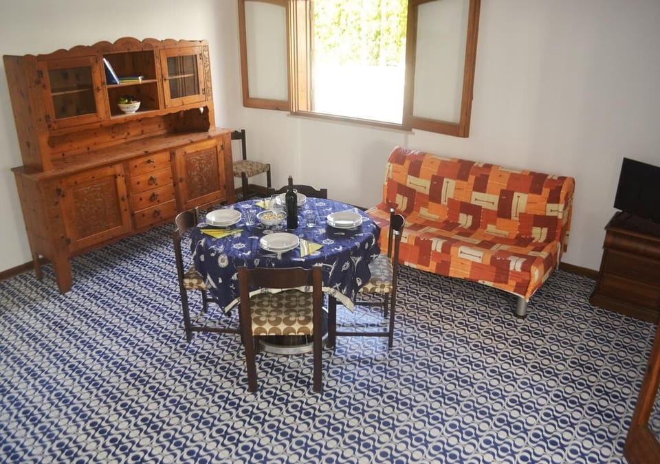 Apartment, 2 Bedrooms, Patio | Dining room