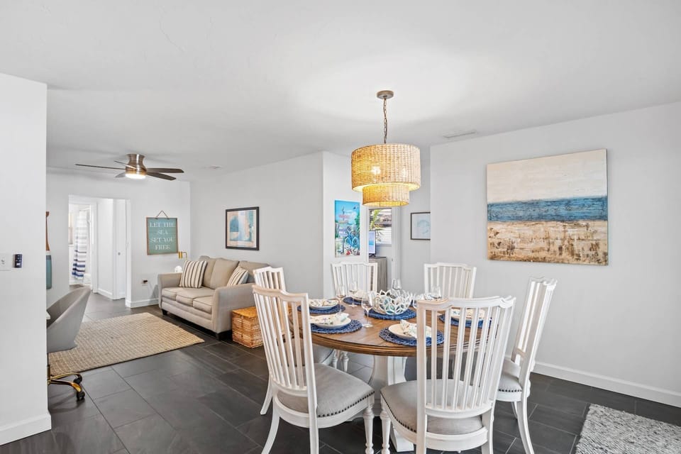 Enjoy meals in this bright and comfortable dining area