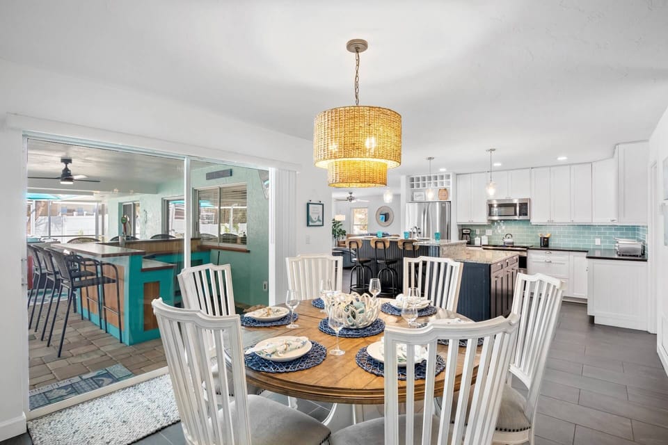 A welcoming space for family dinners and conversation