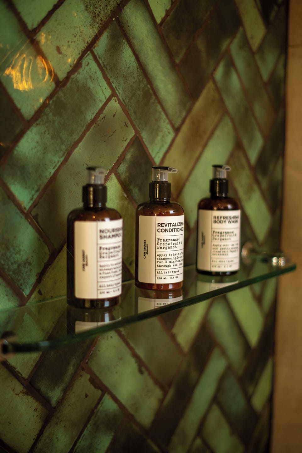 Deluxe Suite, Courtyard View | Bathroom amenities | Free toiletries, soap, shampoo, toilet paper