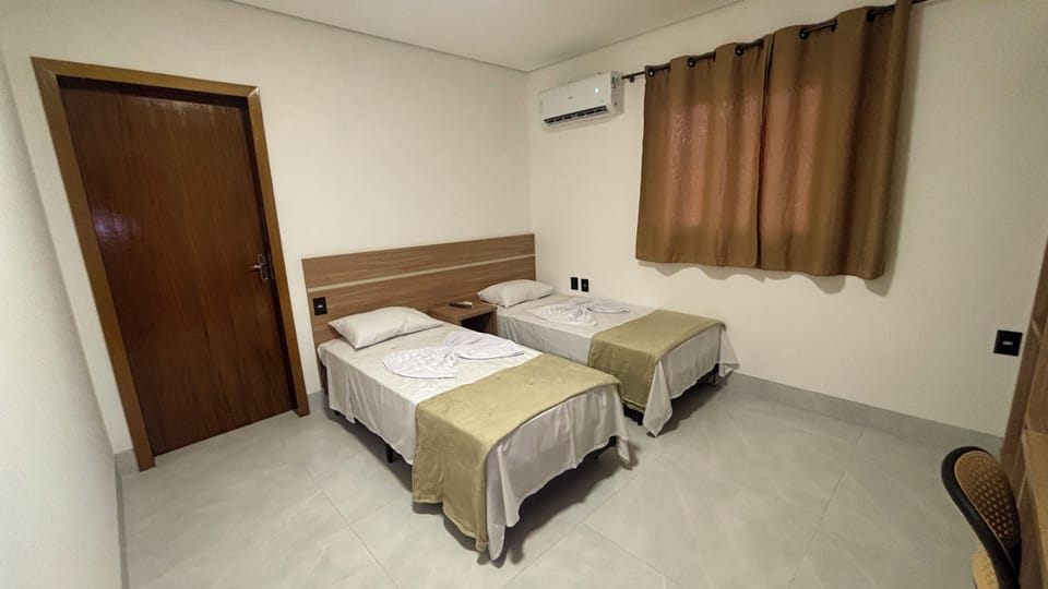 Standard Twin Room | Desk, laptop workspace, WiFi (free)