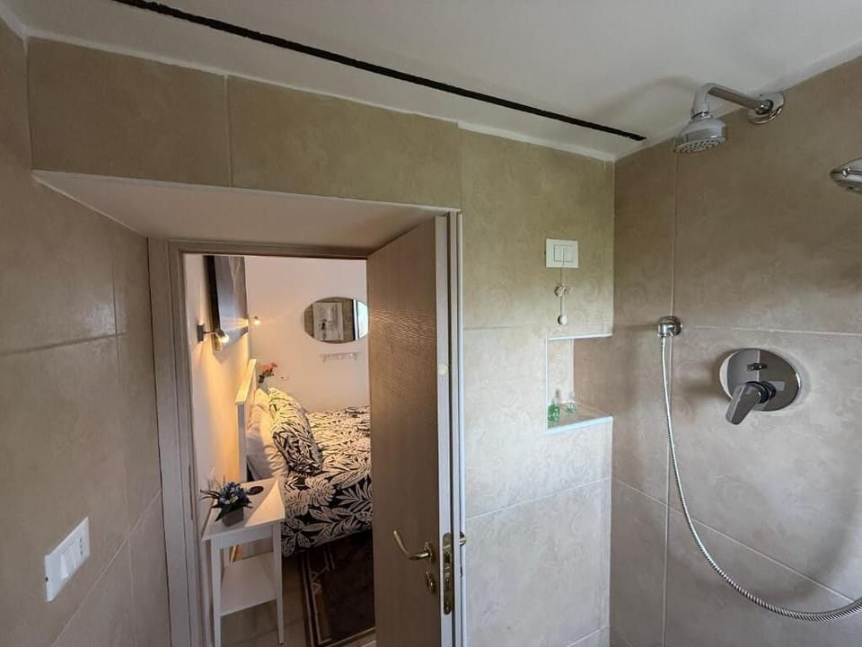 Room, 1 Bedroom | Bathroom