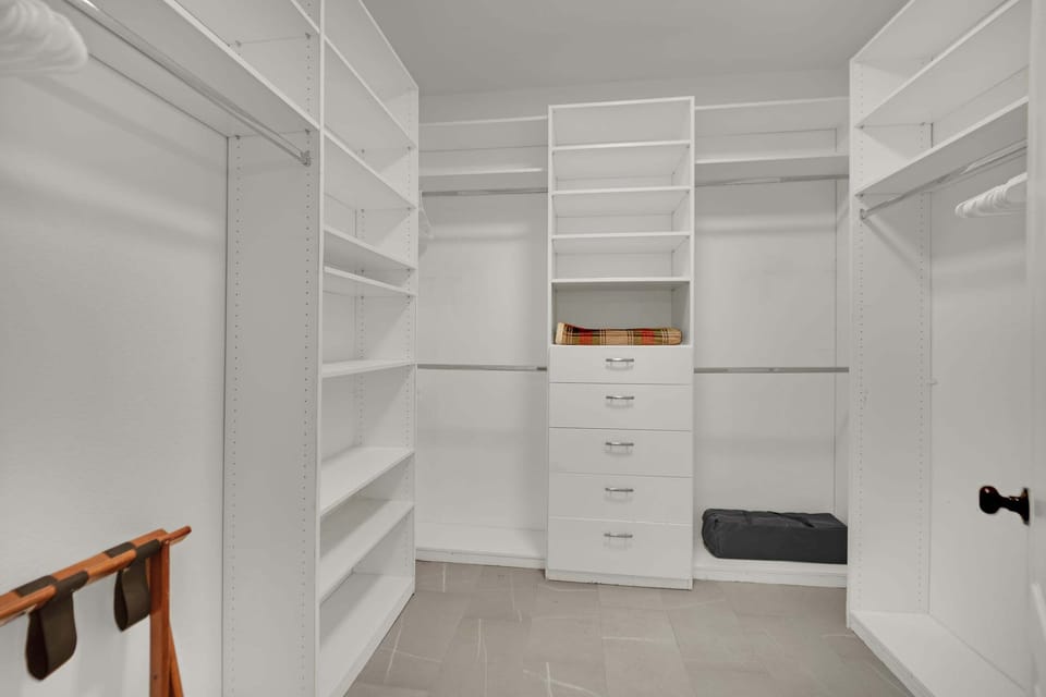 Enough closet space even for the longer stays!