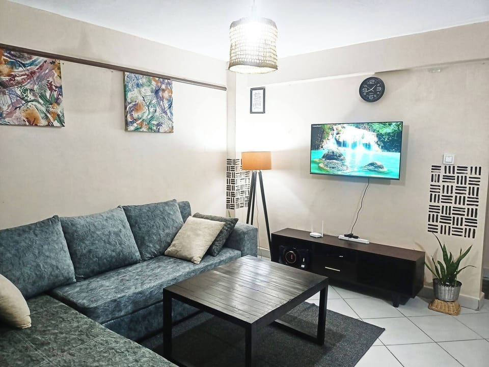 Apartment, 1 Bedroom, Accessible, Smoking | Living room