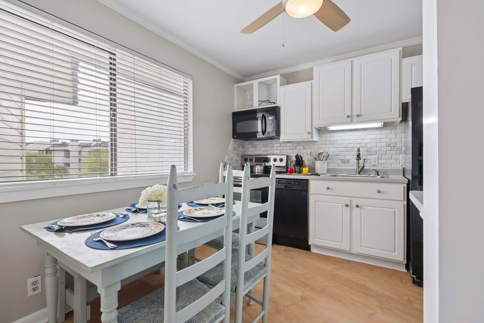 From beach snacks to sunset dinners, this kitchen is equipped for it all!