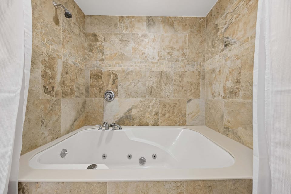 Bedroom 1: 1 King bed, Smart TV, closet space, en-suite with jacuzzi tub/shower combo