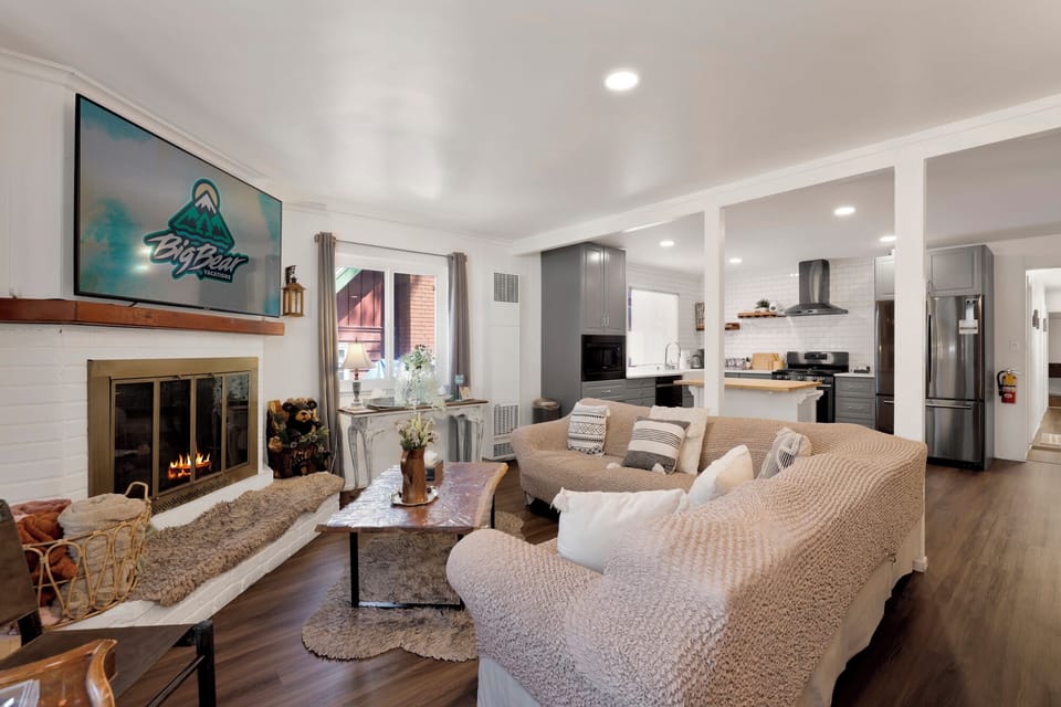 Relax by the fireplace and enjoy  the  big-screen TV. Classic Big Bear cabin warmth with room for the whole group to kick back and unwind.