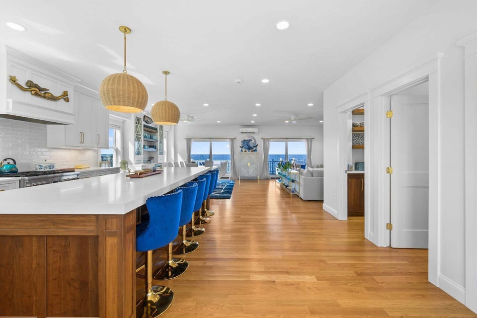 View of the home as you walk into the home