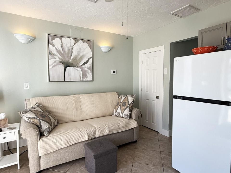 Corner Villa Steps to Beach  King Bed + Pool (7599)