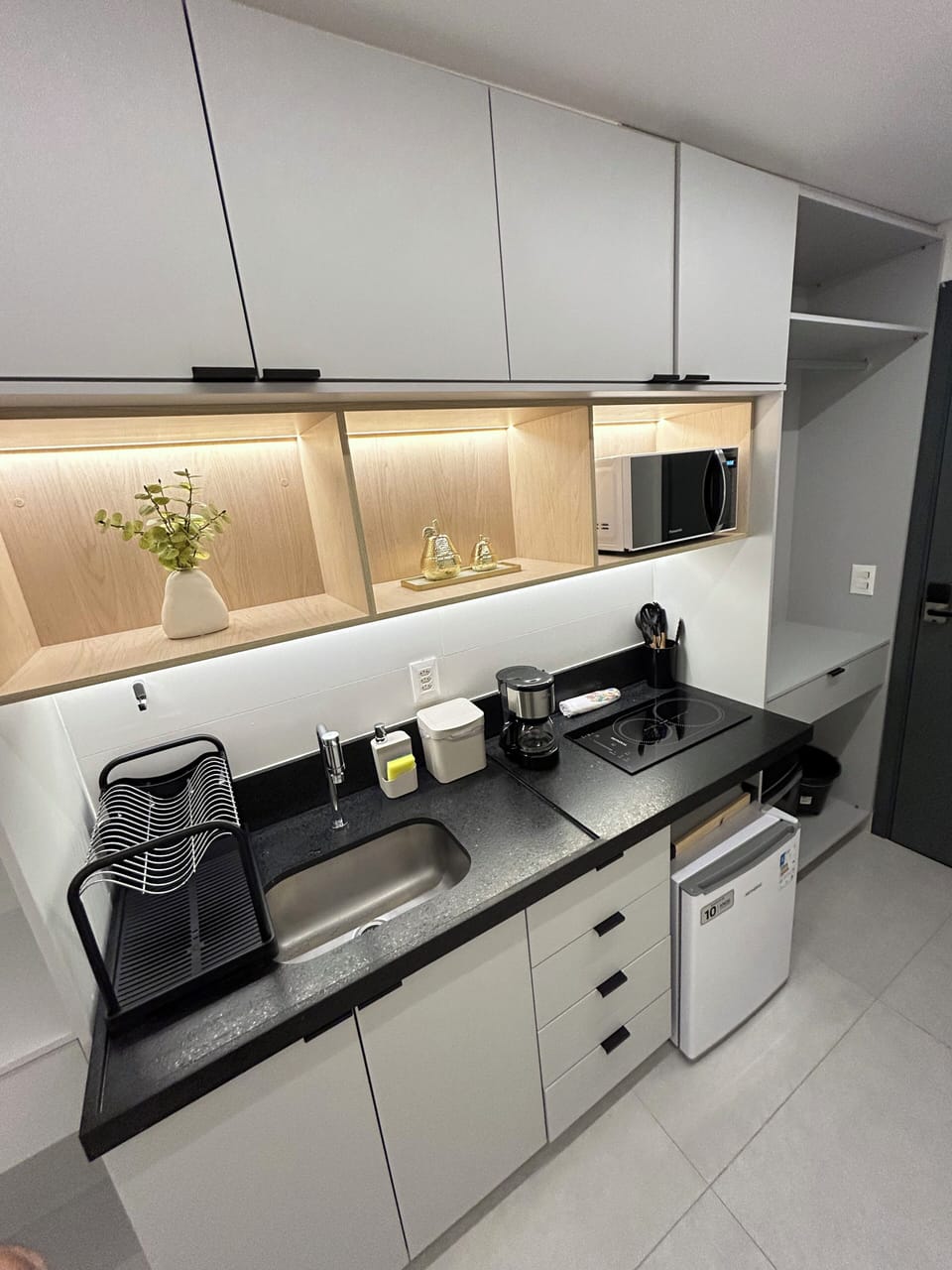 Apartment | Private kitchen | Mini-fridge, microwave, toaster, cookware/dishes/utensils