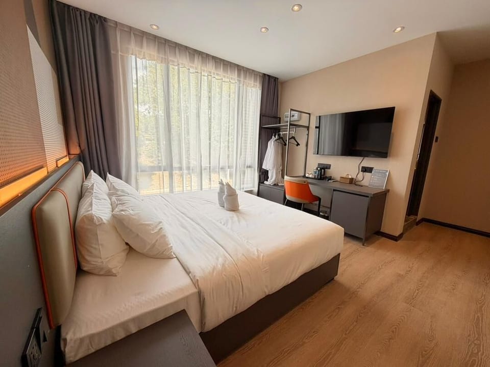 Deluxe Double Room | Desk, laptop workspace, free WiFi