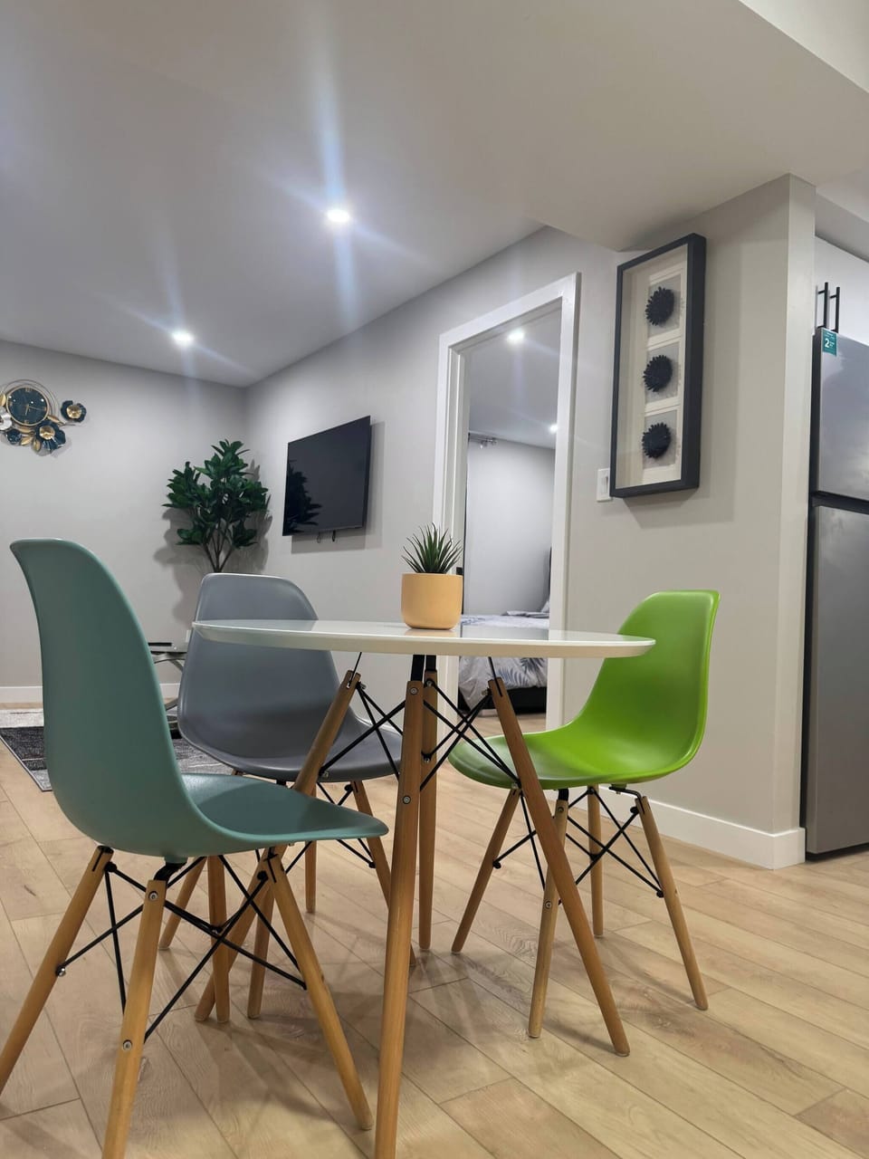 Room, 2 Bedrooms, Smoking | Dining room