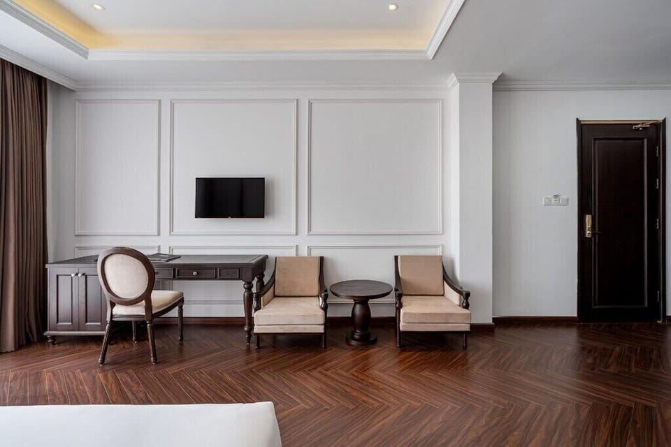 Deluxe Twin Room, City View | Interior
