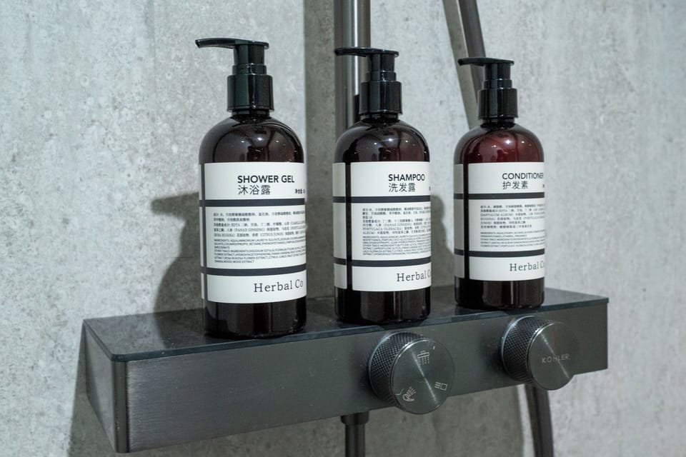Shower, rainfall showerhead, free toiletries, hair dryer
