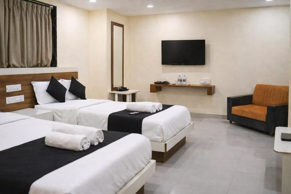 Family Room, Balcony, City View | In-room safe, desk, laptop workspace, soundproofing