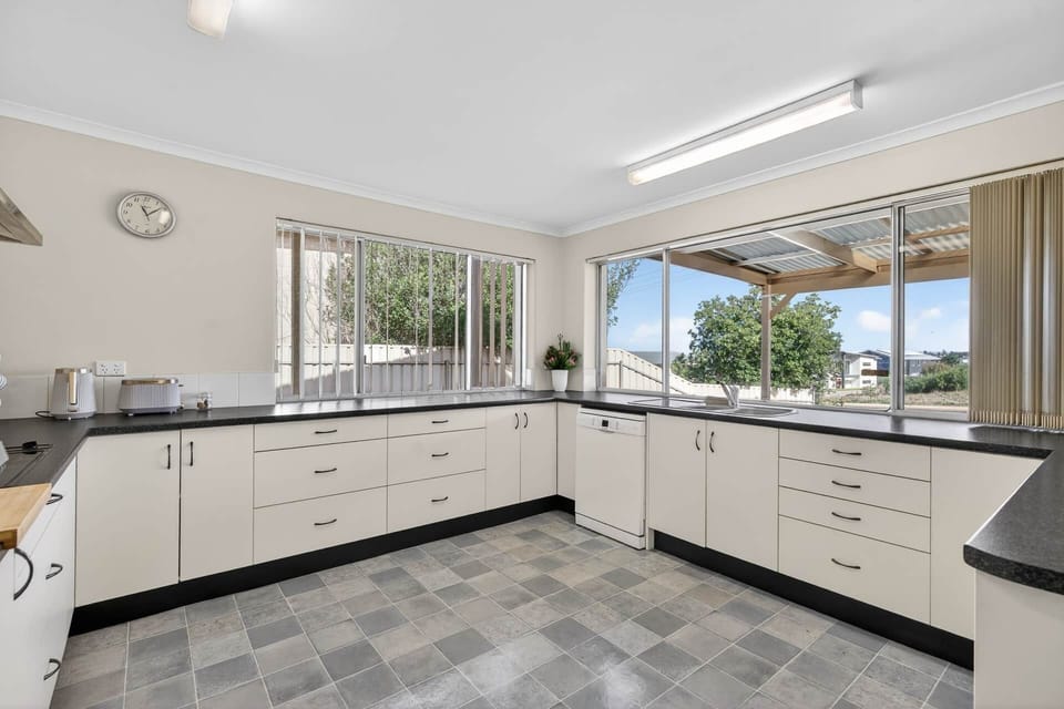 049 - 22 Chapman Rd, Middleton - WEB RES